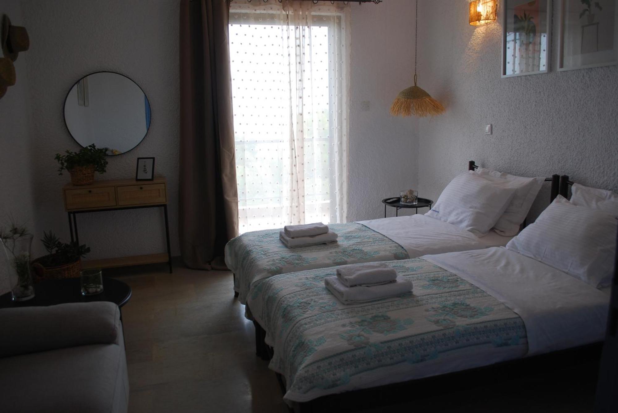 Sunset Rooms Agia Marina  Exterior foto