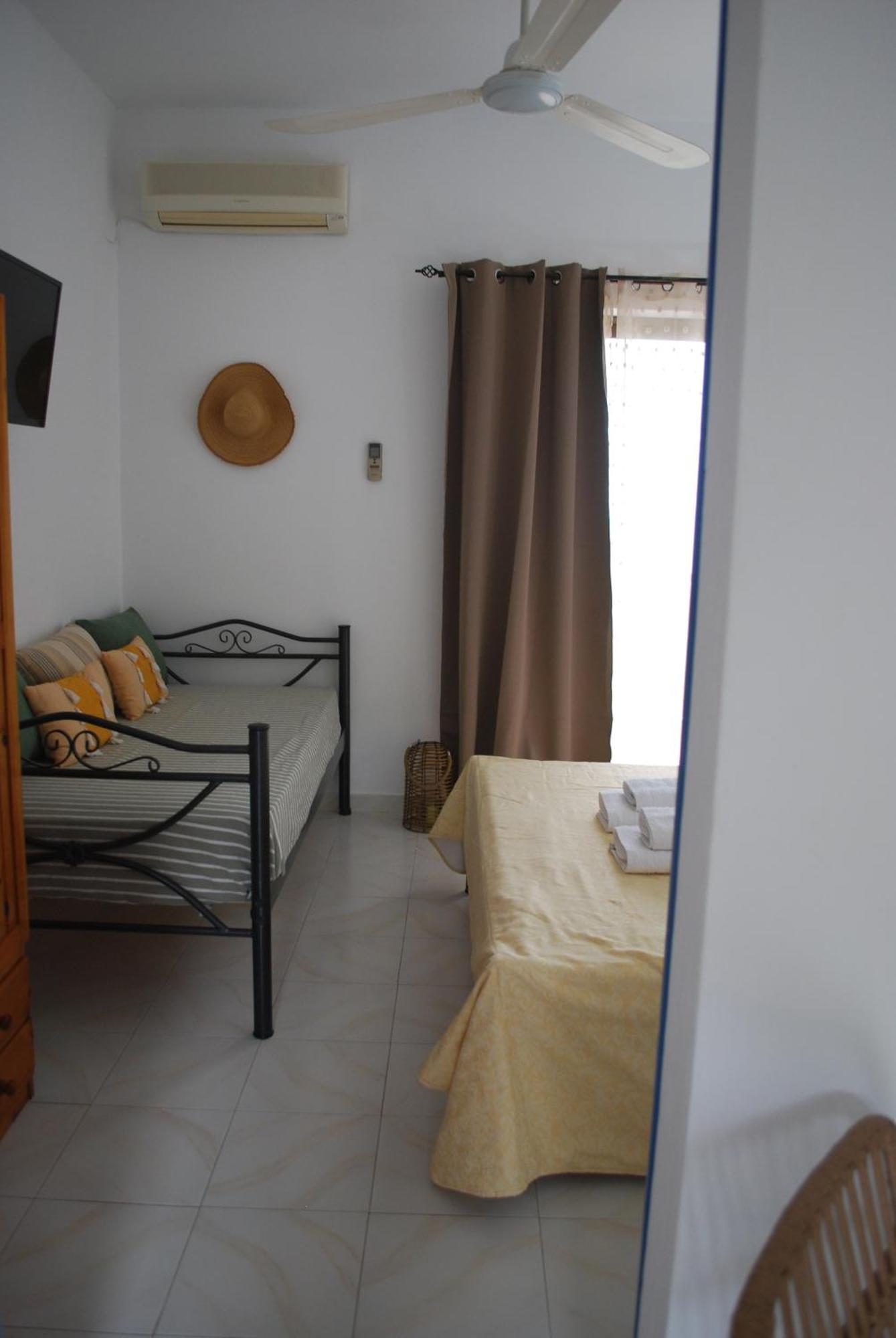 Sunset Rooms Agia Marina  Exterior foto