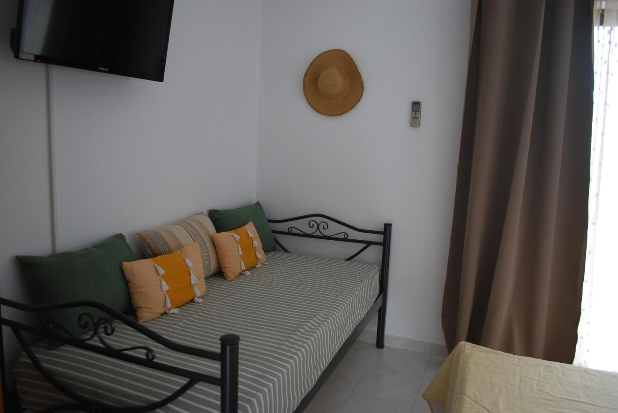 Sunset Rooms Agia Marina  Exterior foto